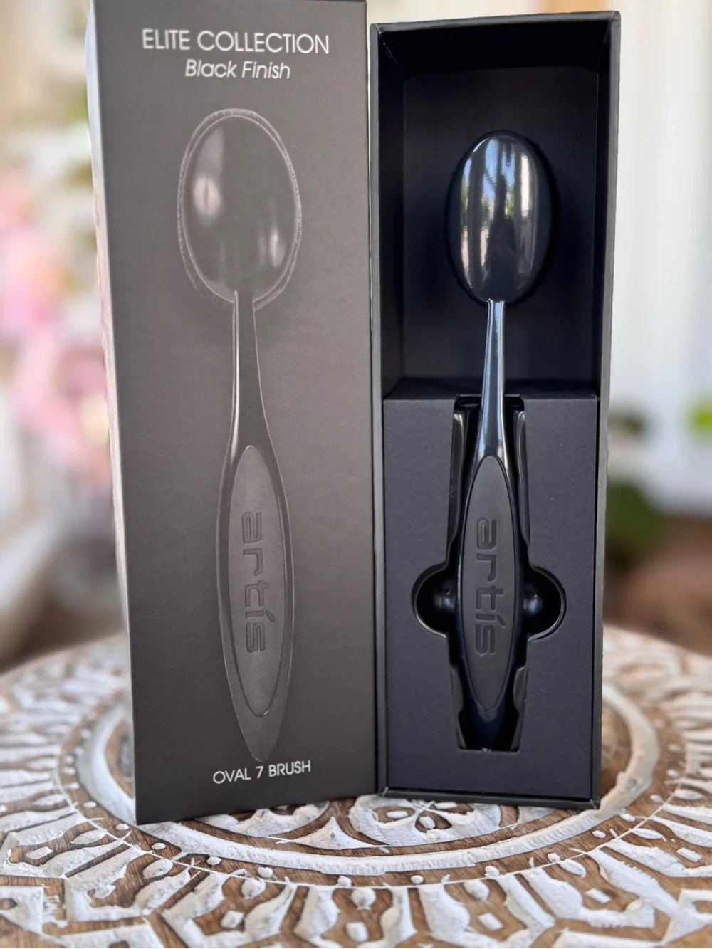 Artis Elite Oval 7 Makeup Brush Black Finish New in Box MSRP $80